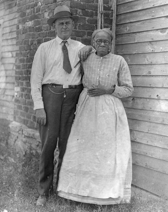 Victor Wood photo 1928 Ellen Hooker b1860 nanny to Angus Duncan 1875.jpg